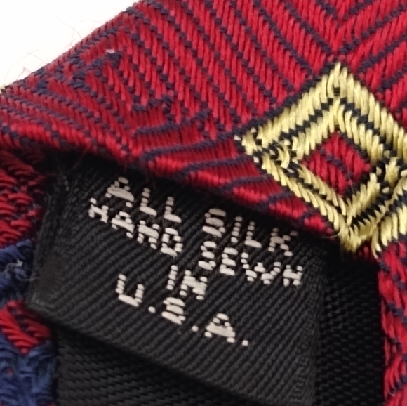 Jos A Banks 100% Silk Red Foulard Geometric Pattern Jacquard Necktie Men's Tie - Picture 2 of 9